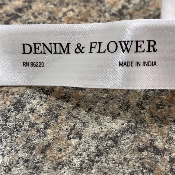 Denim & Flower T-shirt – size small - Picture 7 of 8
